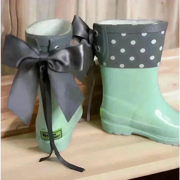 Girls Mint Green Western Chief Rain boots With Silver Bow In The Back Sz T7/8 - Picture 1 of 7